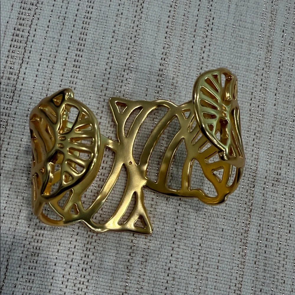 Elegant Gold Cuff Bracelet - Picture 3 of 9